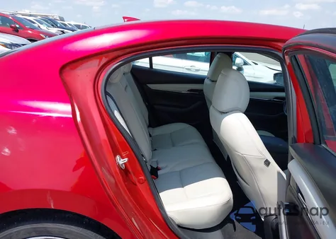 2019 Mazda Mazda3 Premium Package z USA, uszkodzony, nr VIN 3MZBPAEM4KM103246